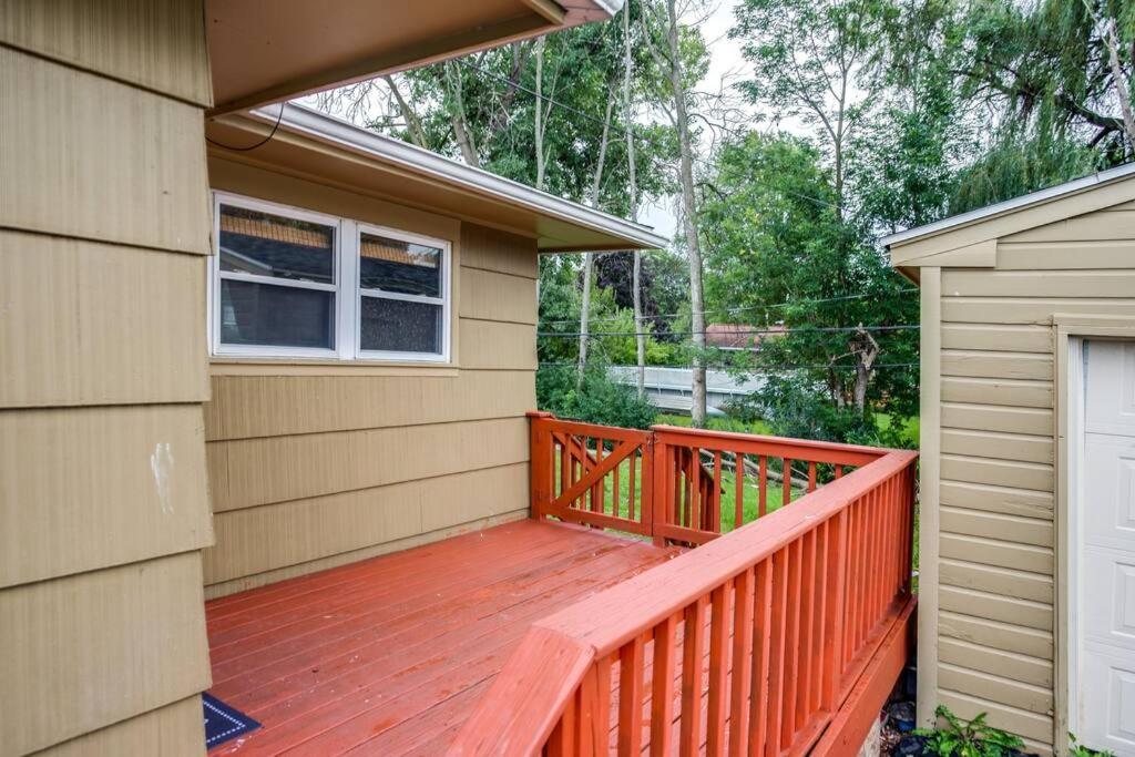 {Quiet Suburban Ranch Hot Tub} Mins Arpt/Rit/Dwnt Appartement Rochester Buitenkant foto